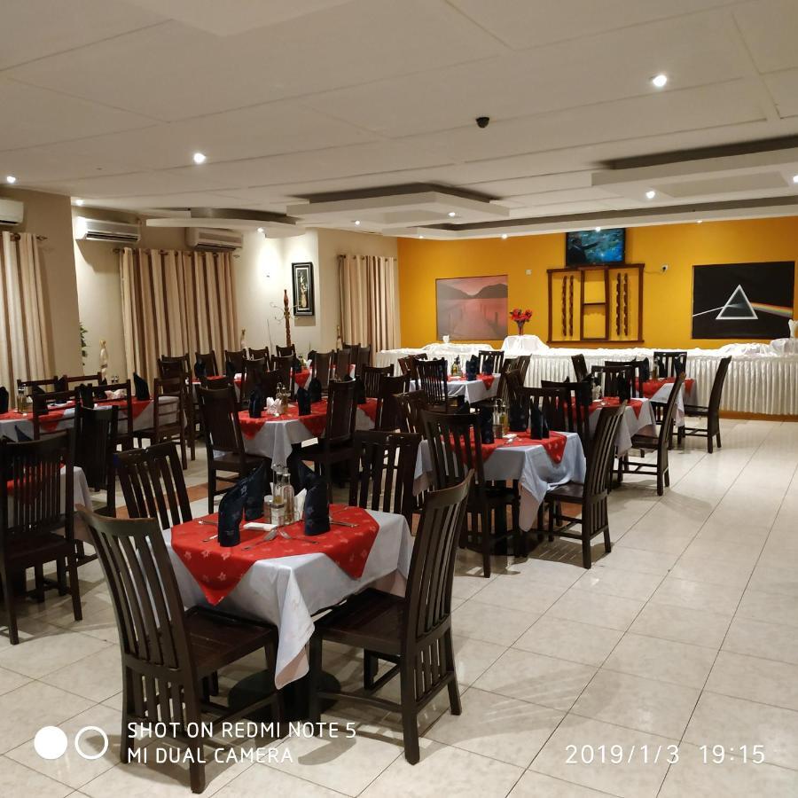 Quality Hotel Джуба Экстерьер фото